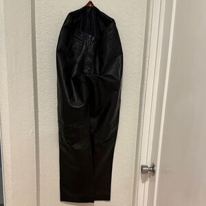 Women's Black Leather Cropped Pants (vintage)